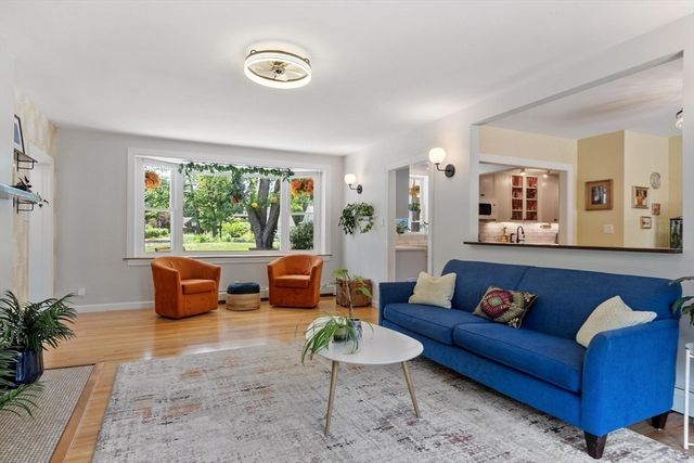 27 Oak Ave, Lunenburg, MA 01462