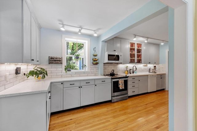 27 Oak Ave, Lunenburg, MA 01462