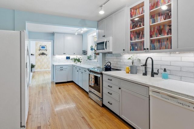 27 Oak Ave, Lunenburg, MA 01462
