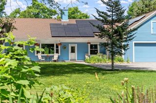 27 Oak Ave, Lunenburg, MA 01462