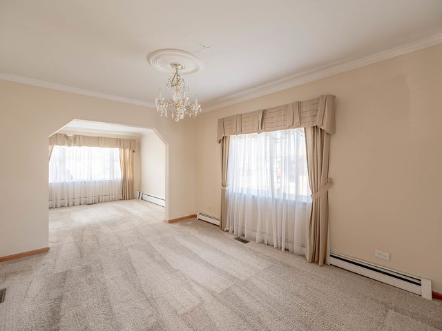 5831 W 89th Street, Oak Lawn, IL 60453