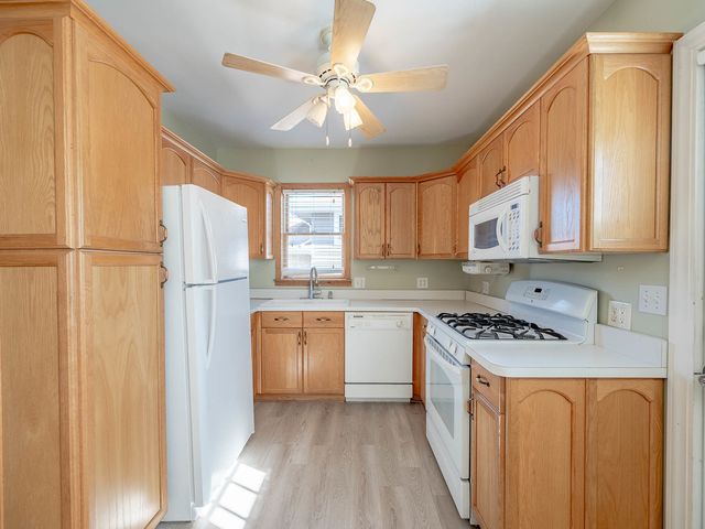 5831 W 89th Street, Oak Lawn, IL 60453