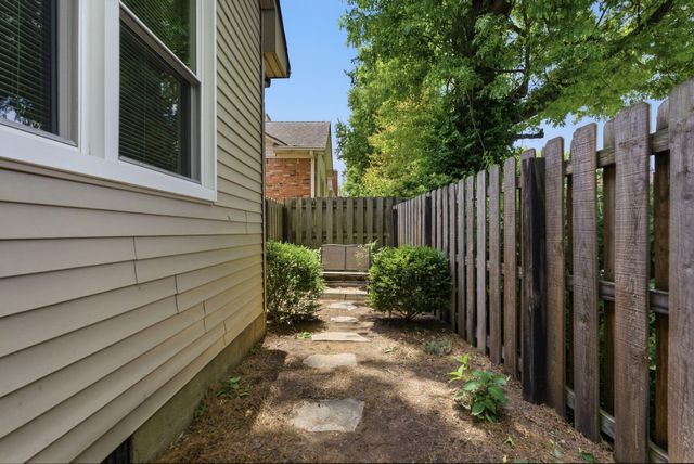 2917 Tabor Oaks Lane, Lexington, KY 40502