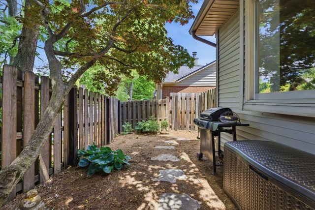 2917 Tabor Oaks Lane, Lexington, KY 40502
