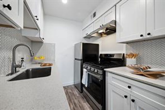 5911 Sheridan Ave LN C202, Austin, TX 78723