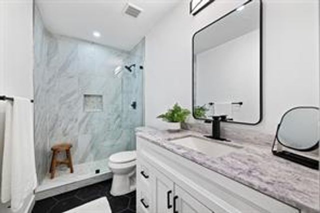 5911 Sheridan Ave LN C202, Austin, TX 78723
