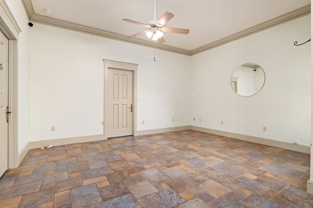 5855 Woodway Dr, Beaumont, TX 77707