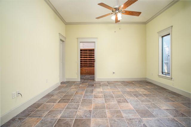 5855 Woodway Dr, Beaumont, TX 77707