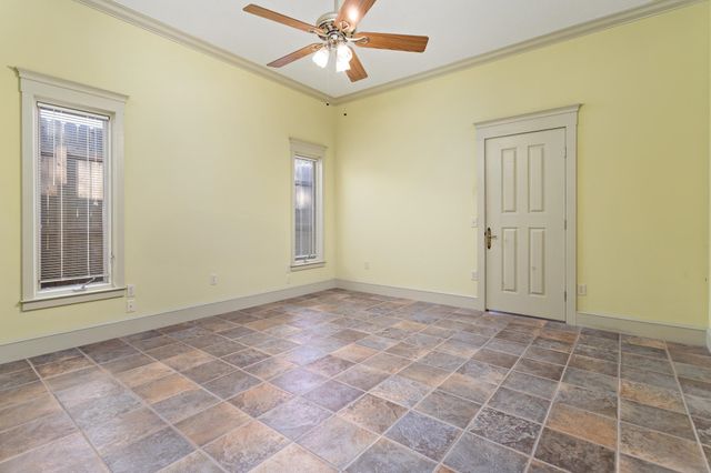 5855 Woodway Dr, Beaumont, TX 77707