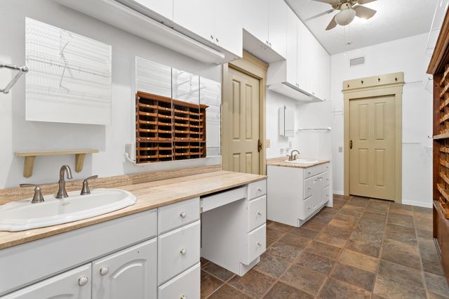 5855 Woodway Dr, Beaumont, TX 77707