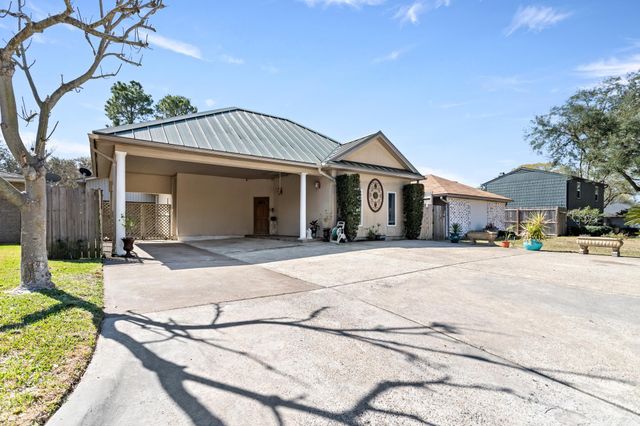 5855 Woodway Dr, Beaumont, TX 77707