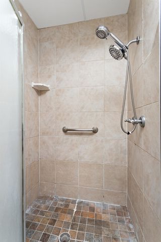 5855 Woodway Dr, Beaumont, TX 77707