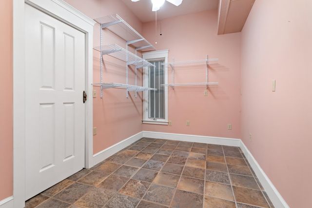 5855 Woodway Dr, Beaumont, TX 77707