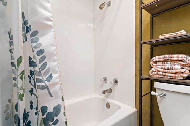 5855 Woodway Dr, Beaumont, TX 77707