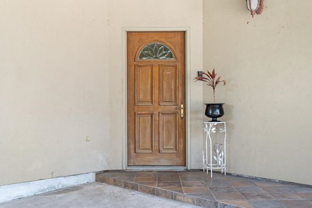 5855 Woodway Dr, Beaumont, TX 77707