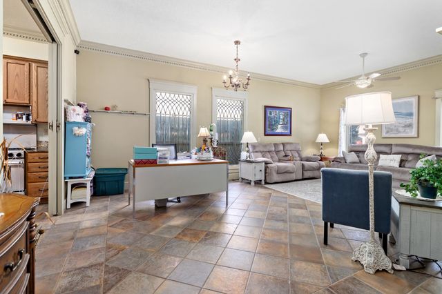 5855 Woodway Dr, Beaumont, TX 77707