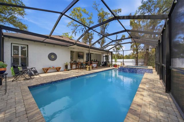 1605 HIDDEN MEADOW COURT, Valrico, FL 33594