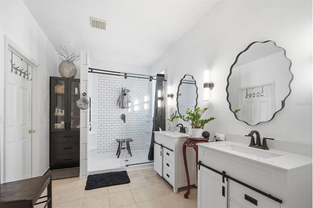 1605 HIDDEN MEADOW COURT, Valrico, FL 33594