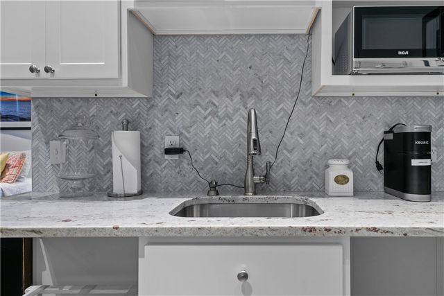 137 W Main Road REAR, Middletown, RI 02842