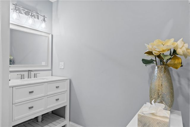 137 W Main Road REAR, Middletown, RI 02842