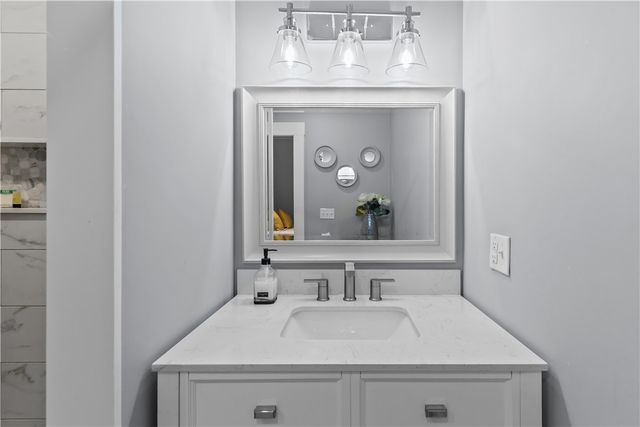 137 W Main Road REAR, Middletown, RI 02842