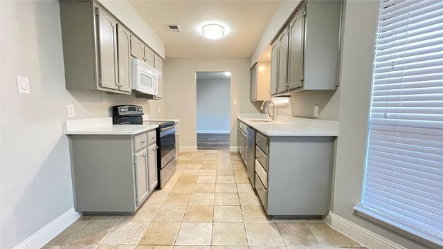 2217 Roman Court, Dalworthington Gardens, TX 76013