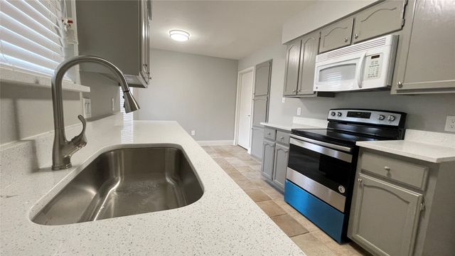 2217 Roman Court, Dalworthington Gardens, TX 76013