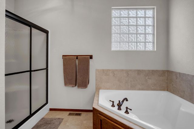 6220 N Edwards St, Wichita, KS 67204