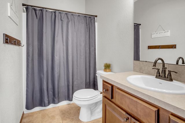 6220 N Edwards St, Wichita, KS 67204