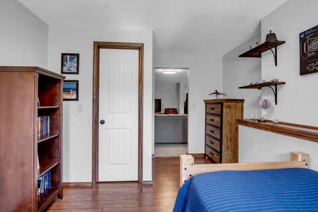 6220 N Edwards St, Wichita, KS 67204