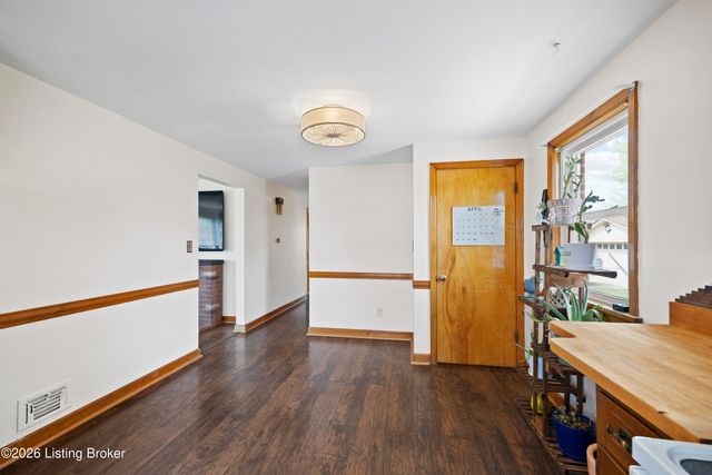 2403 Omaha Ln, Louisville, KY 40216