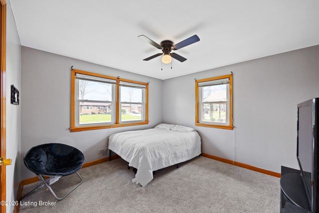 2403 Omaha Ln, Louisville, KY 40216