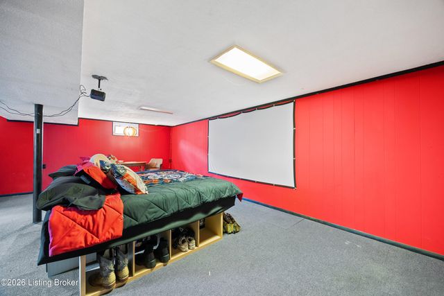 2403 Omaha Ln, Louisville, KY 40216