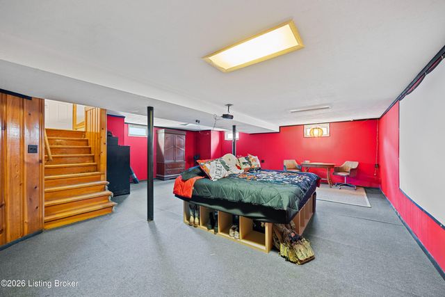 2403 Omaha Ln, Louisville, KY 40216