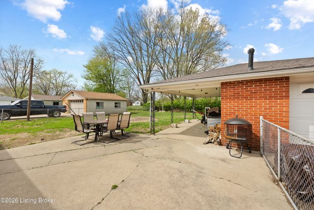 2403 Omaha Ln, Louisville, KY 40216