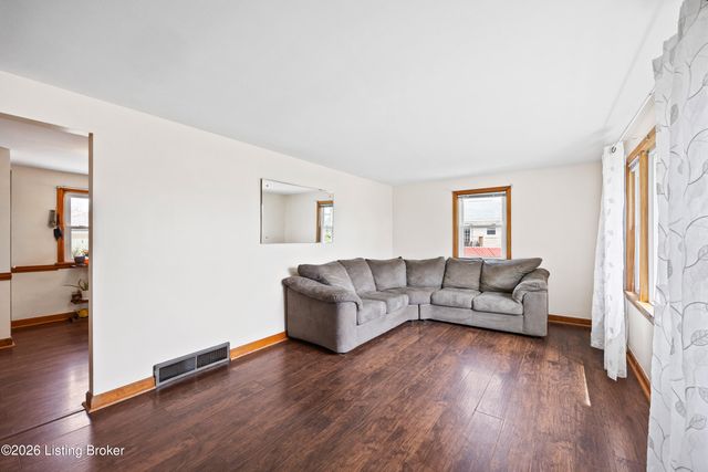 2403 Omaha Ln, Louisville, KY 40216