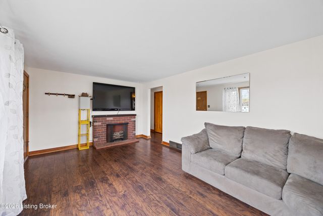 2403 Omaha Ln, Louisville, KY 40216