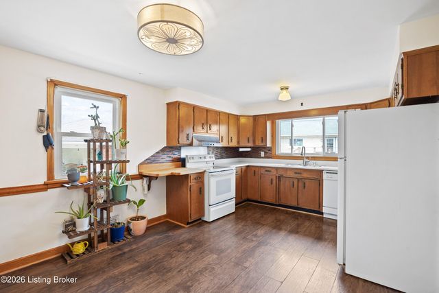 2403 Omaha Ln, Louisville, KY 40216