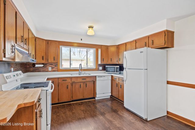 2403 Omaha Ln, Louisville, KY 40216