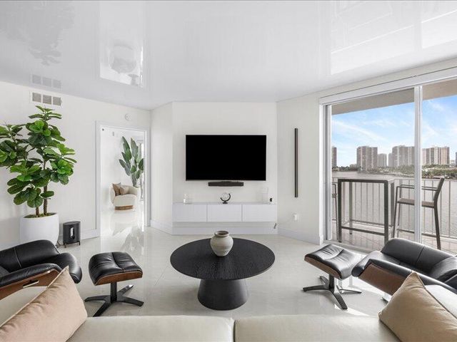 18260 N Bay Road 418, Sunny Isles Beach, FL 33160