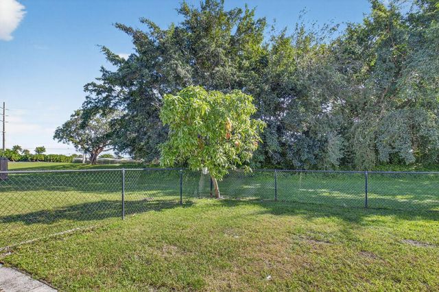 5047 Brian Boulevard, Boynton Beach, FL 33472