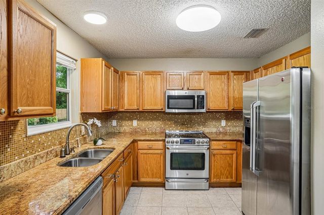 108 CHERRY BLOSSOM LANE, Lady Lake, FL 32159