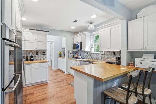 1550 Folly Road, Charleston, SC 29412