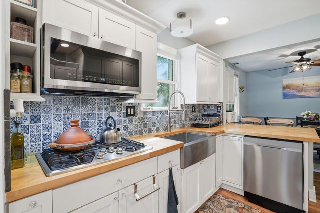 1550 Folly Road, Charleston, SC 29412