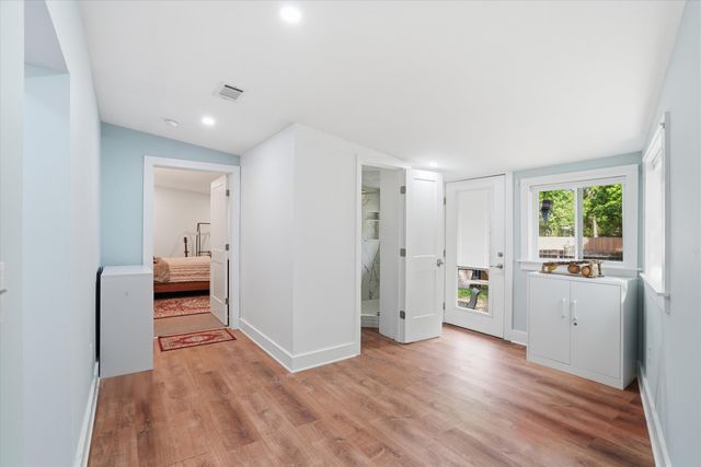 1550 Folly Road, Charleston, SC 29412