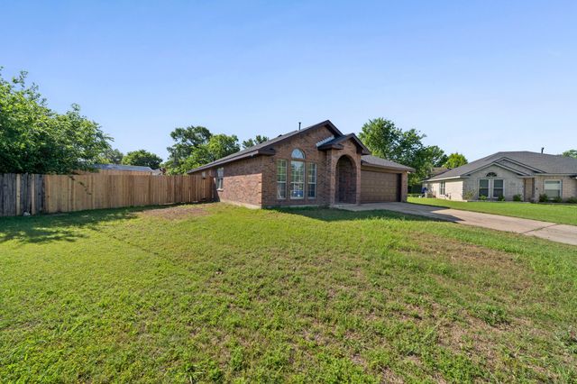 1216 Urban Drive, Desoto, TX 75115