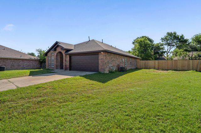 1216 Urban Drive, Desoto, TX 75115