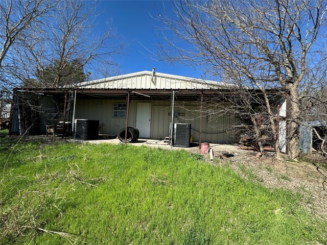 831 Holiday Drive, Ponder, TX 76259