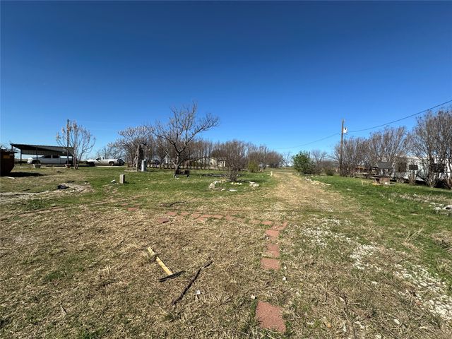 831 Holiday Drive, Ponder, TX 76259