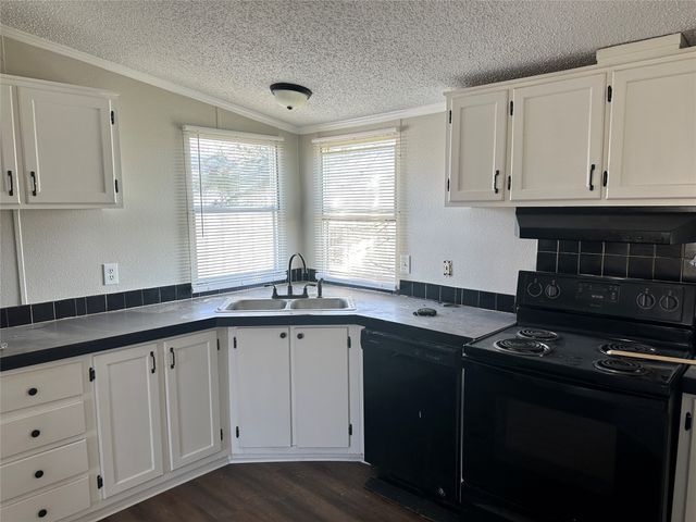 831 Holiday Drive, Ponder, TX 76259